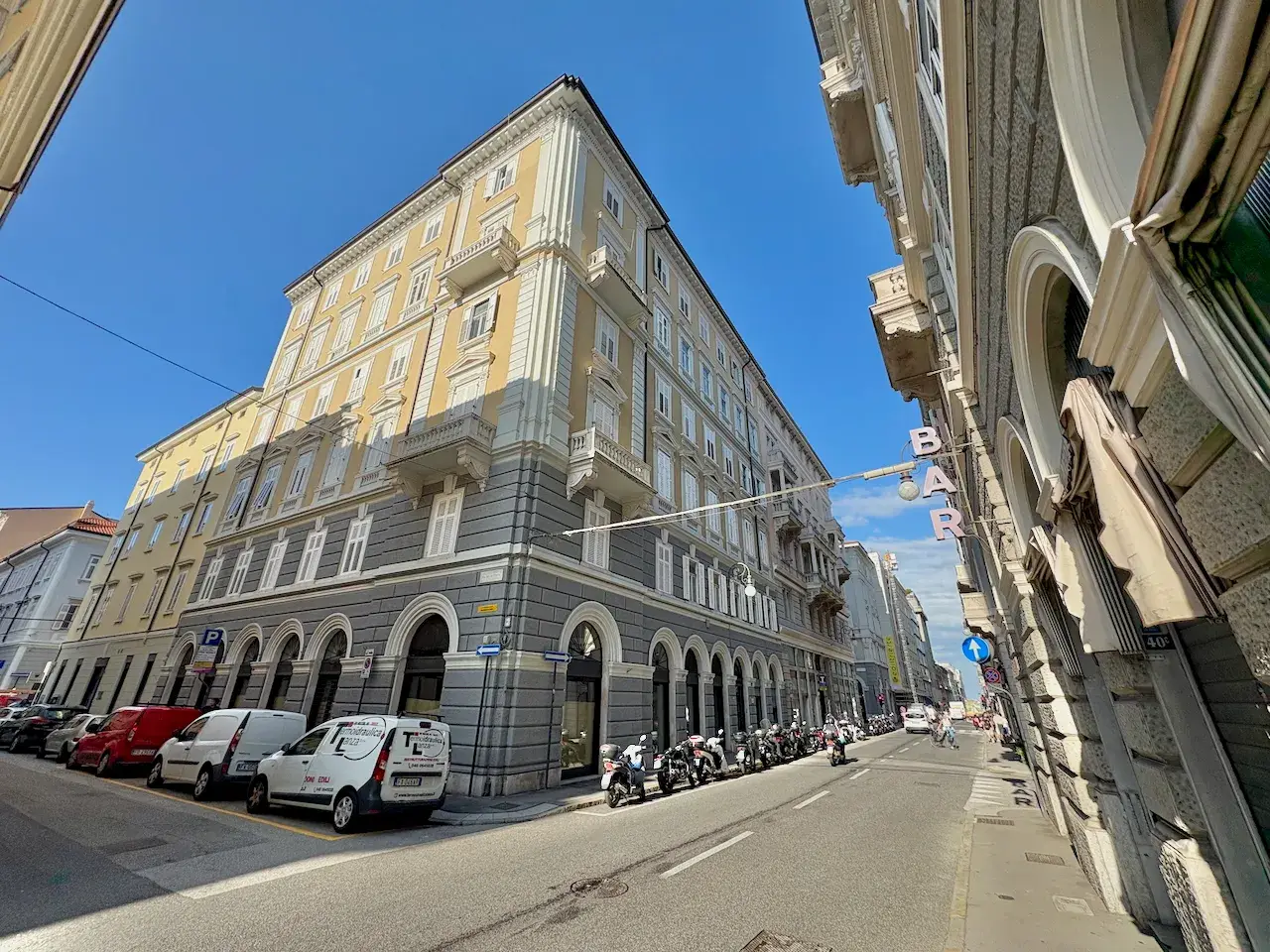 Negozio in Via della Zonta 8, Trieste, {3} - Foto 1