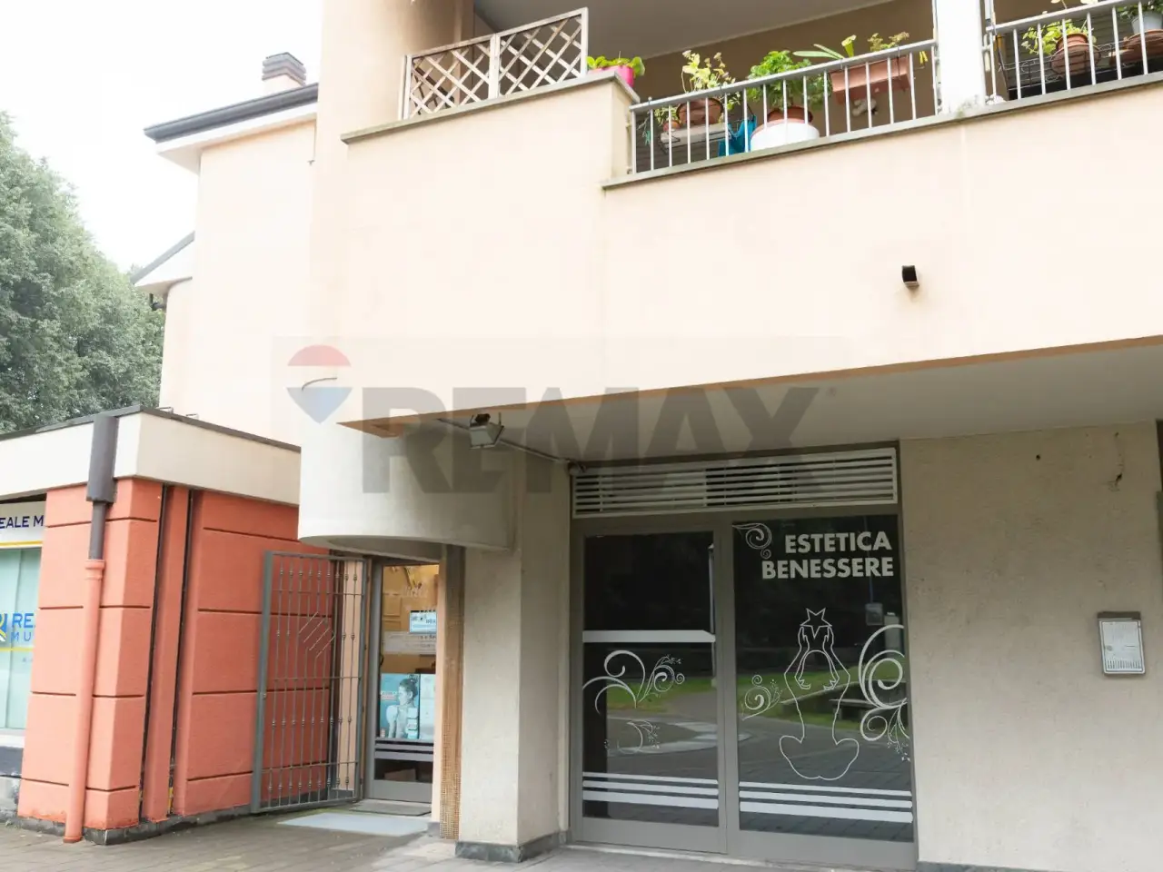 Esercizio commerciale in Piazza Carlo Mainardi 1, Abbiategrasso, {3} - Foto 2