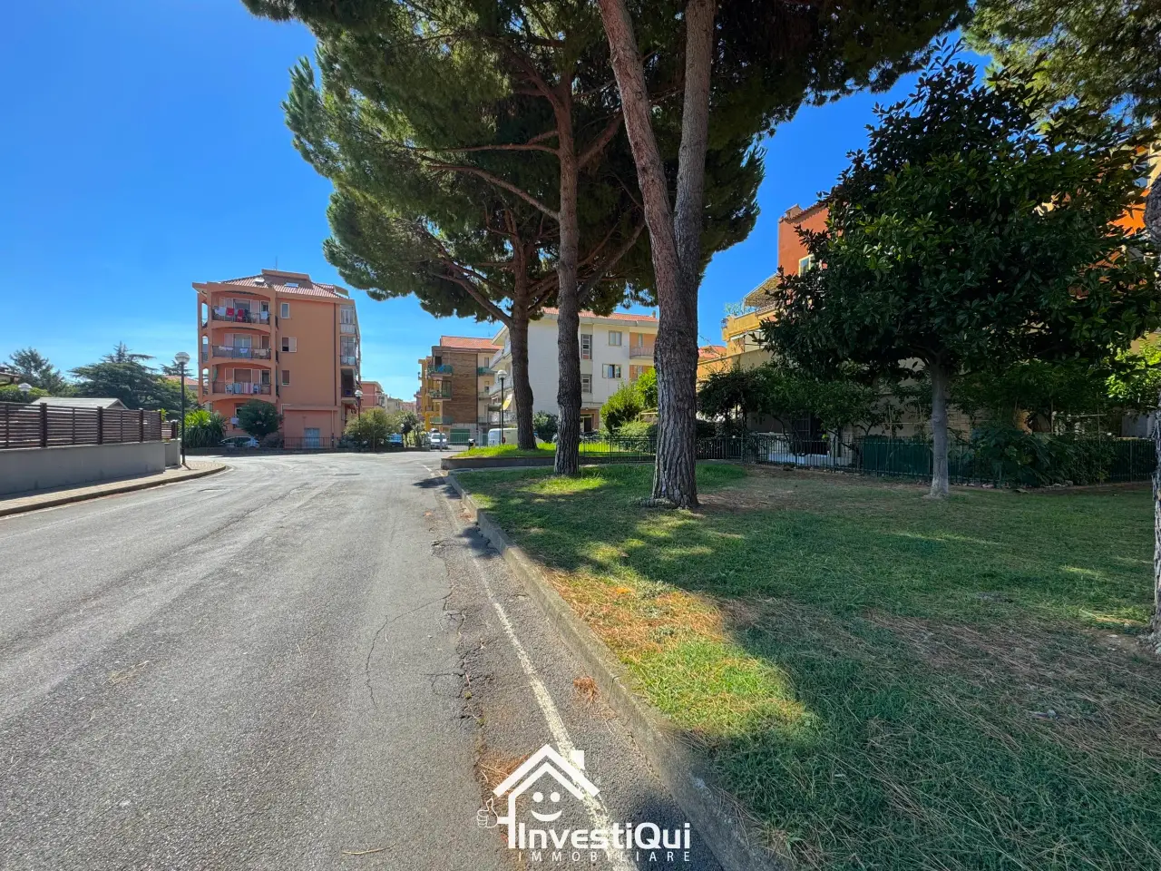Parcheggio chiuso in Piazza Nenni 18, Pietra Ligure, {3} - Foto 2