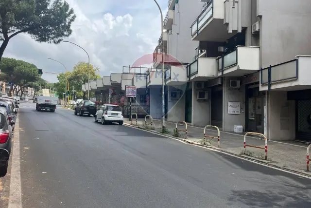 Geschäft in Piazzale Roberto Ardigo' 20/21, Roma - Foto 1