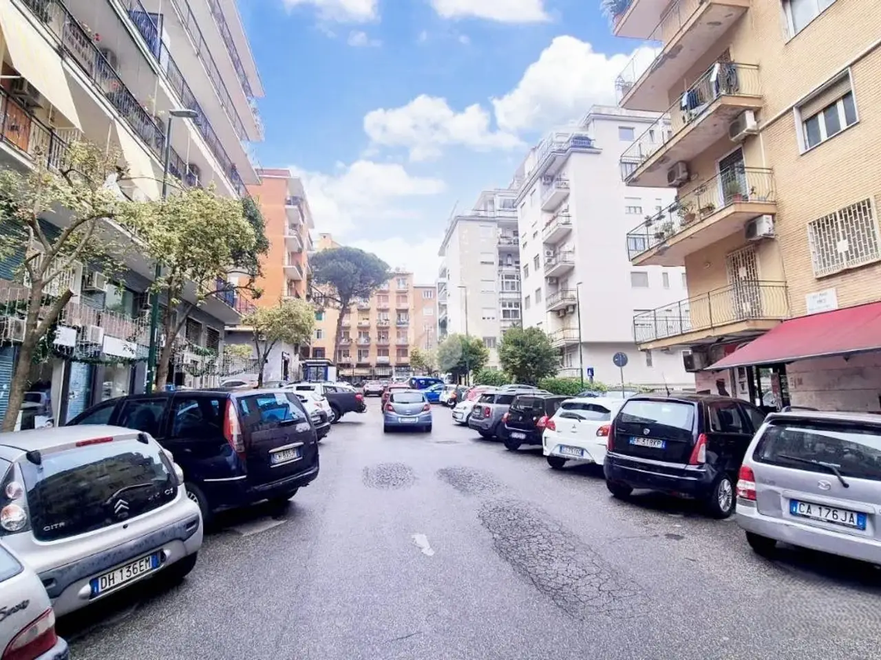 Negozio in Viale Privato Farnese 24, Napoli, {3} - Foto 1