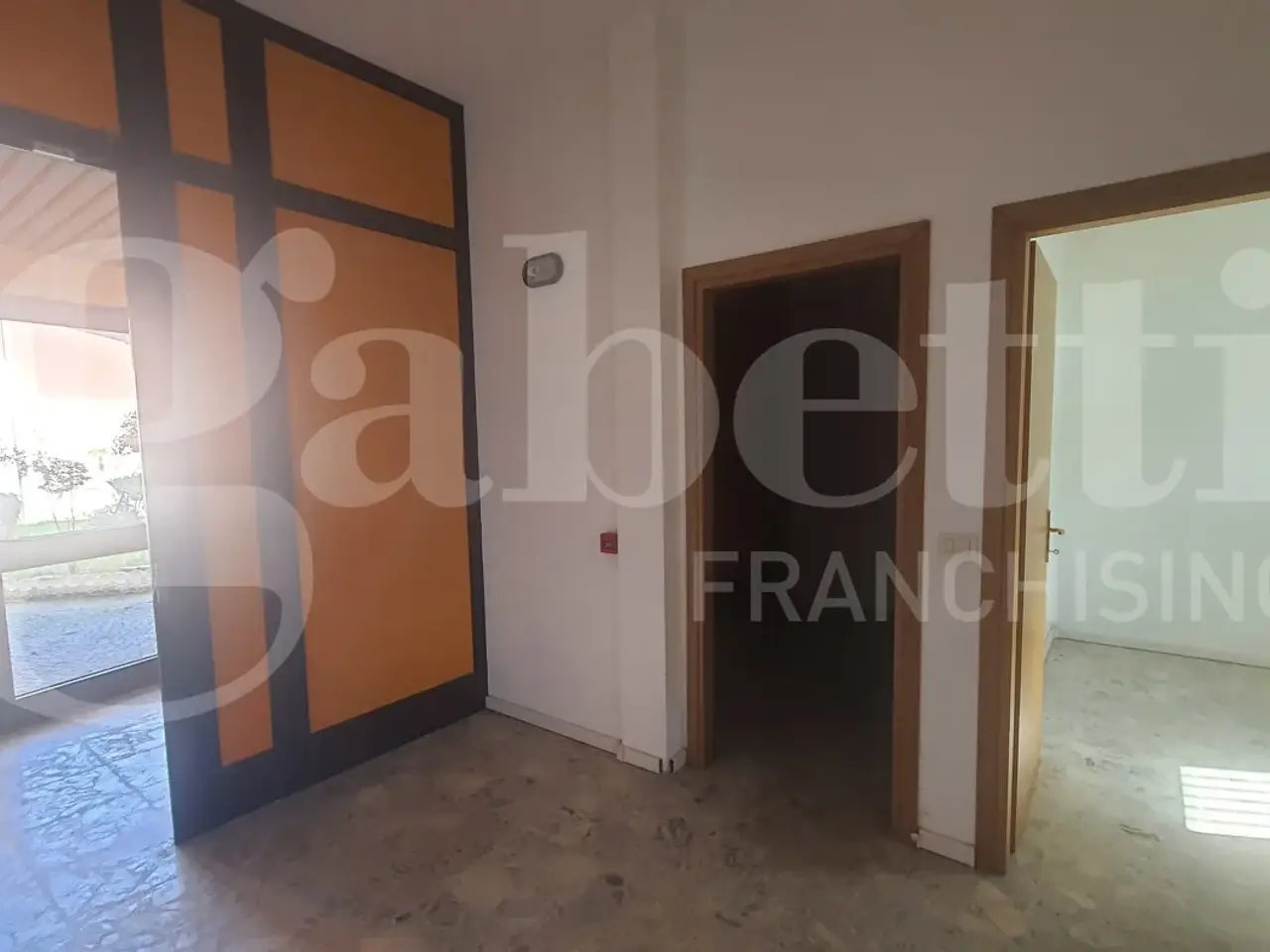 Negozio in Viale dei Ginepri 79, San Michele Al Tagliamento, {3} - Foto 1