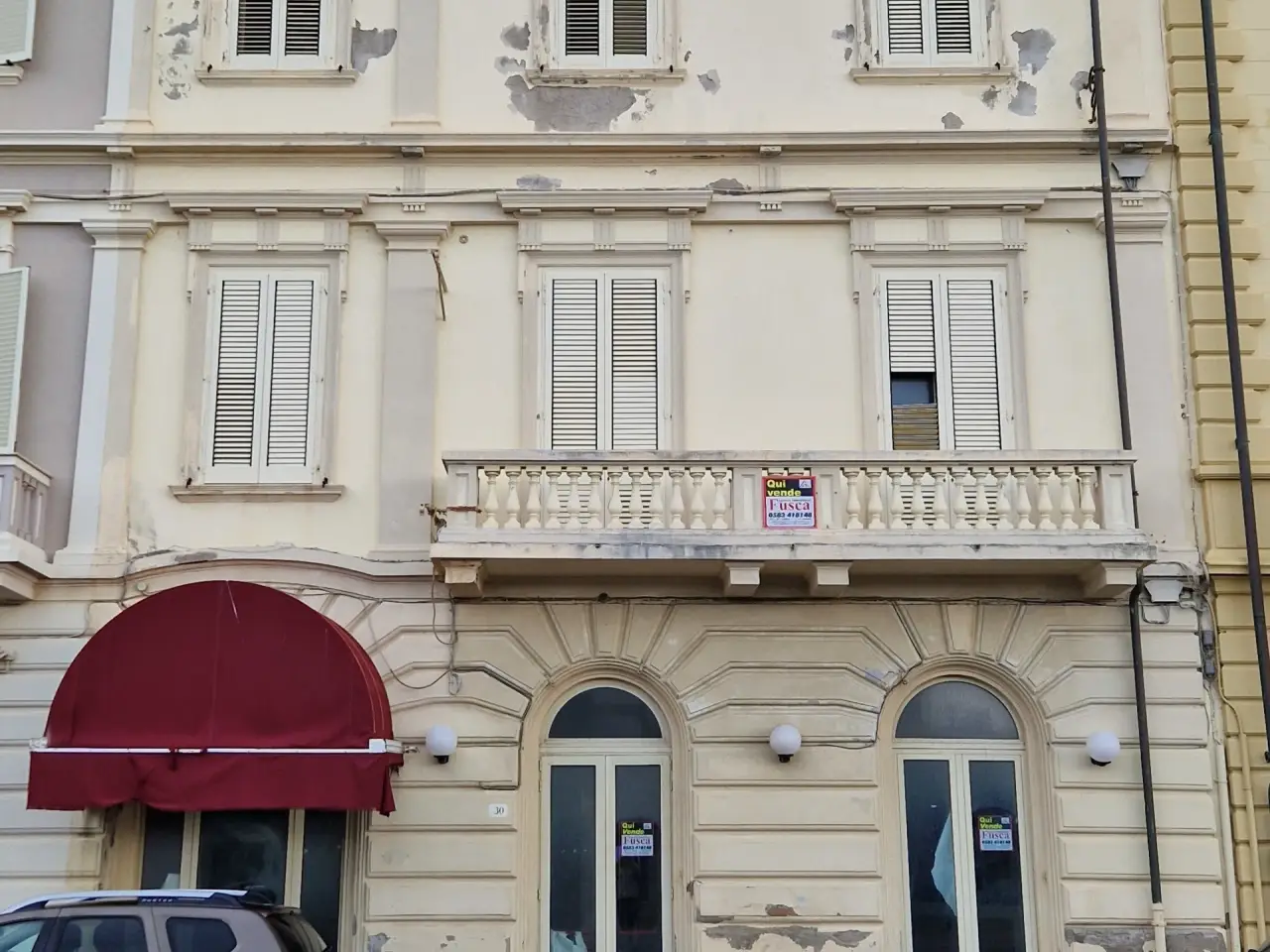 Palazzina commerciale in Viale Giosuè Carducci 33, Viareggio, {3} - Foto 1