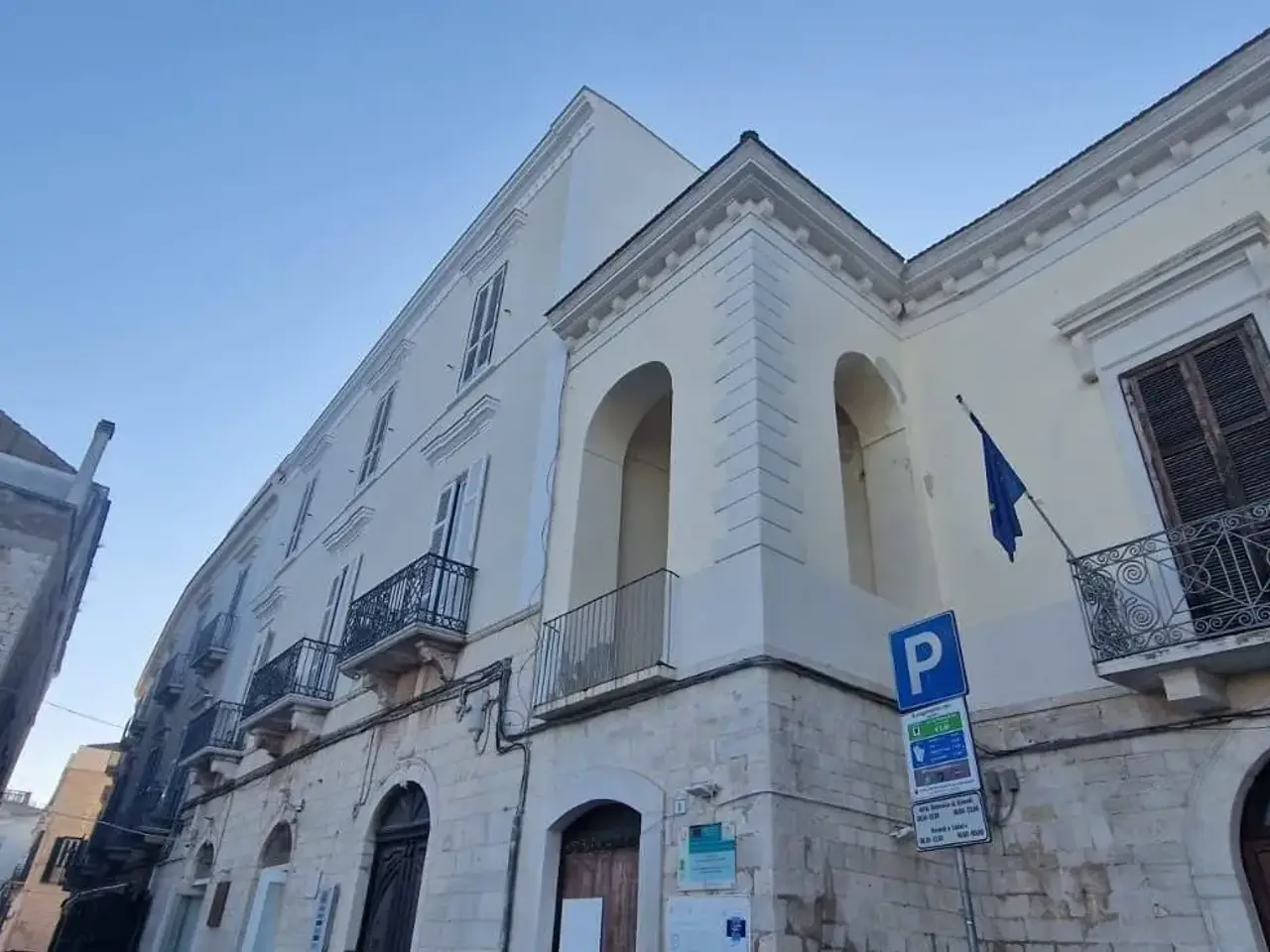 Studio in Piazza Trieste, Trani, {3} - Foto 1