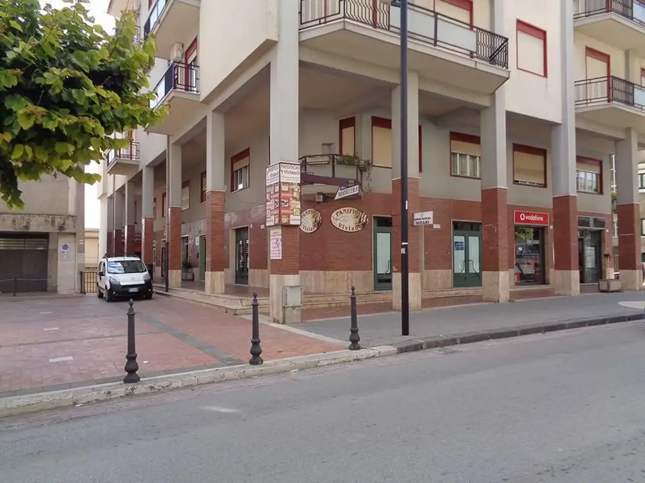 Negozio in Corso Vittorio Emanuele, San Cataldo, {3} - Foto 2