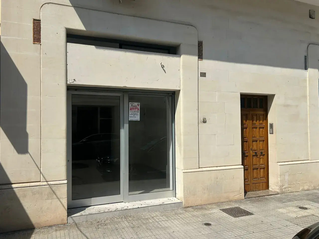Esercizio commerciale in Via Nazario Sauro 10a, Lecce, {3} - Foto 1