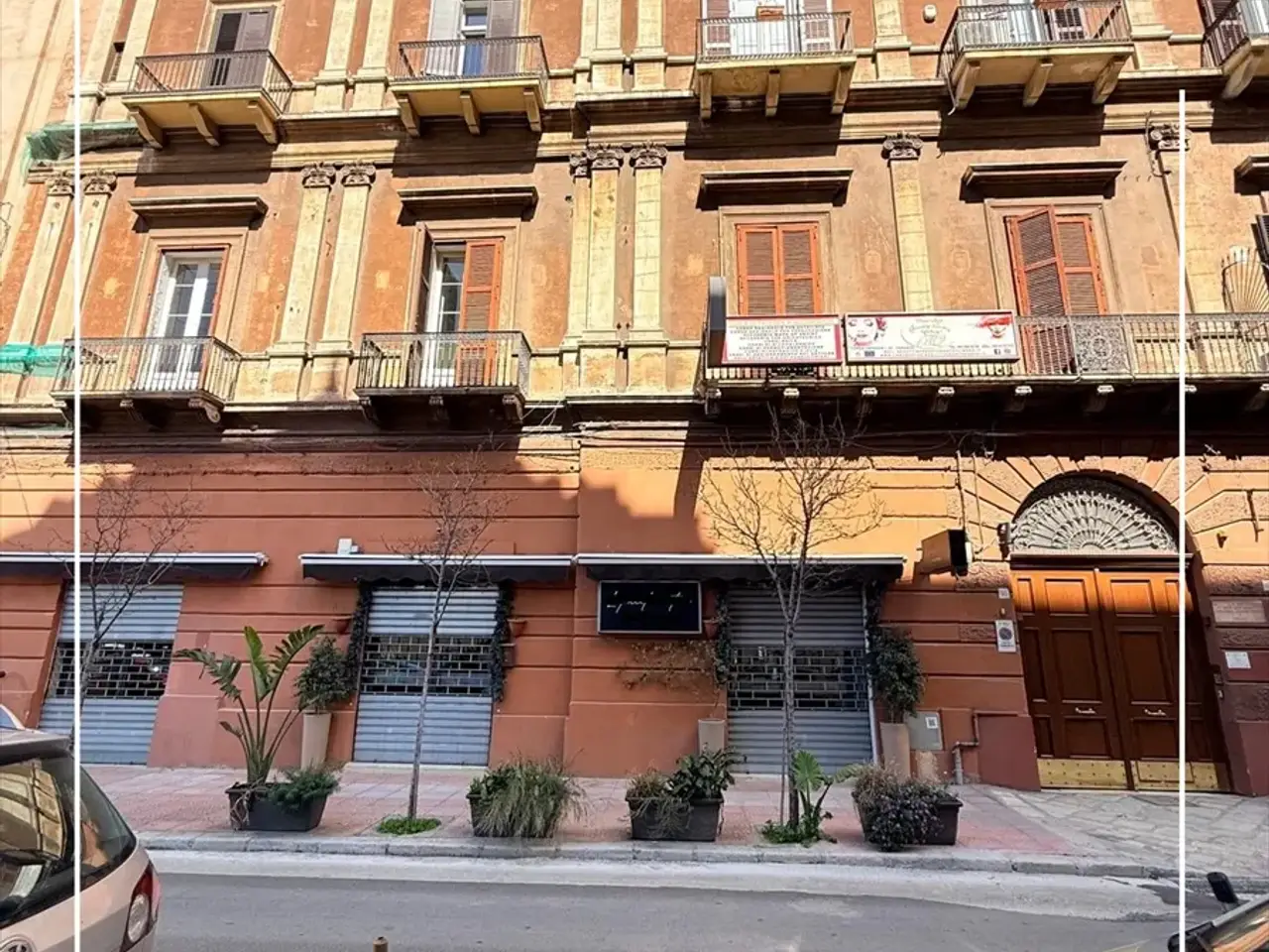Locale commerciale in Corso Umberto 51, Taranto, {3} - Foto 1