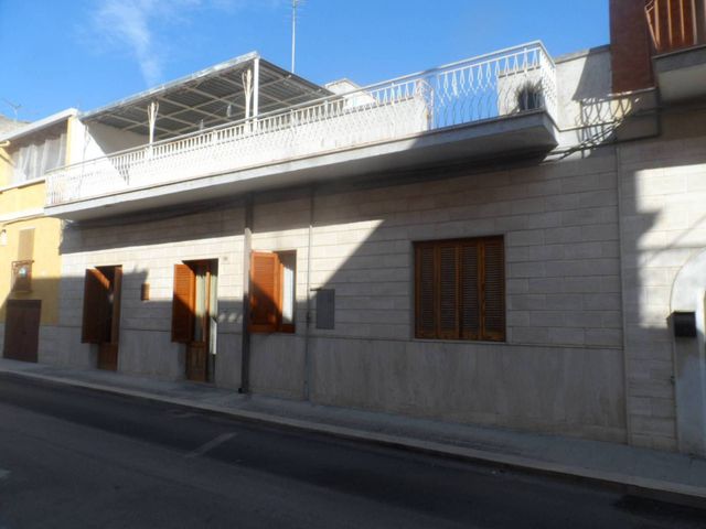 Geschäftsgebäude in Via Benedetto Cairoli 112, San Ferdinando di Puglia - Foto 1