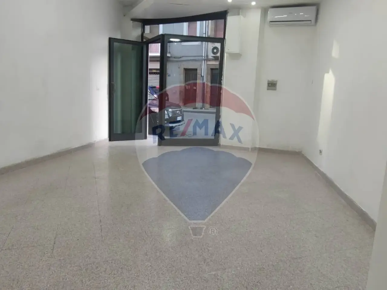Esercizio commerciale in Via Madonna della Via 17, Caltagirone, {3} - Foto 1
