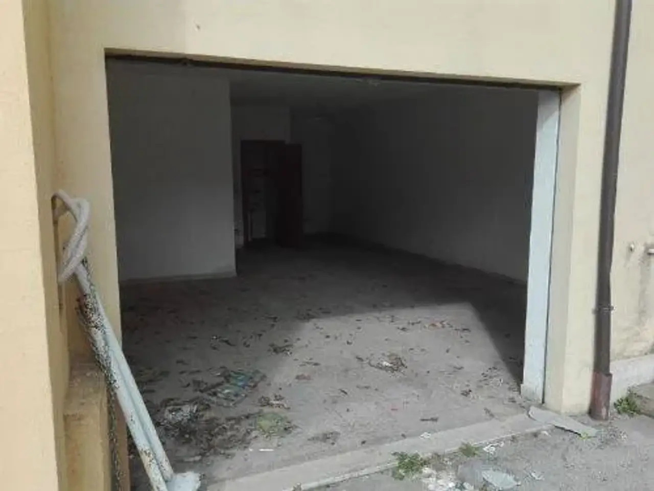 Magazzino in Viale Emanuele Bucciarelli 58, Vibo Valentia, {3} - Foto 2