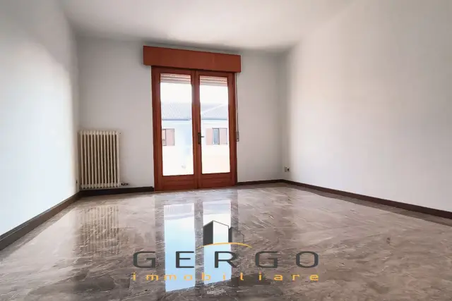 3-room flat in Via Roma, Paese - Photo 1