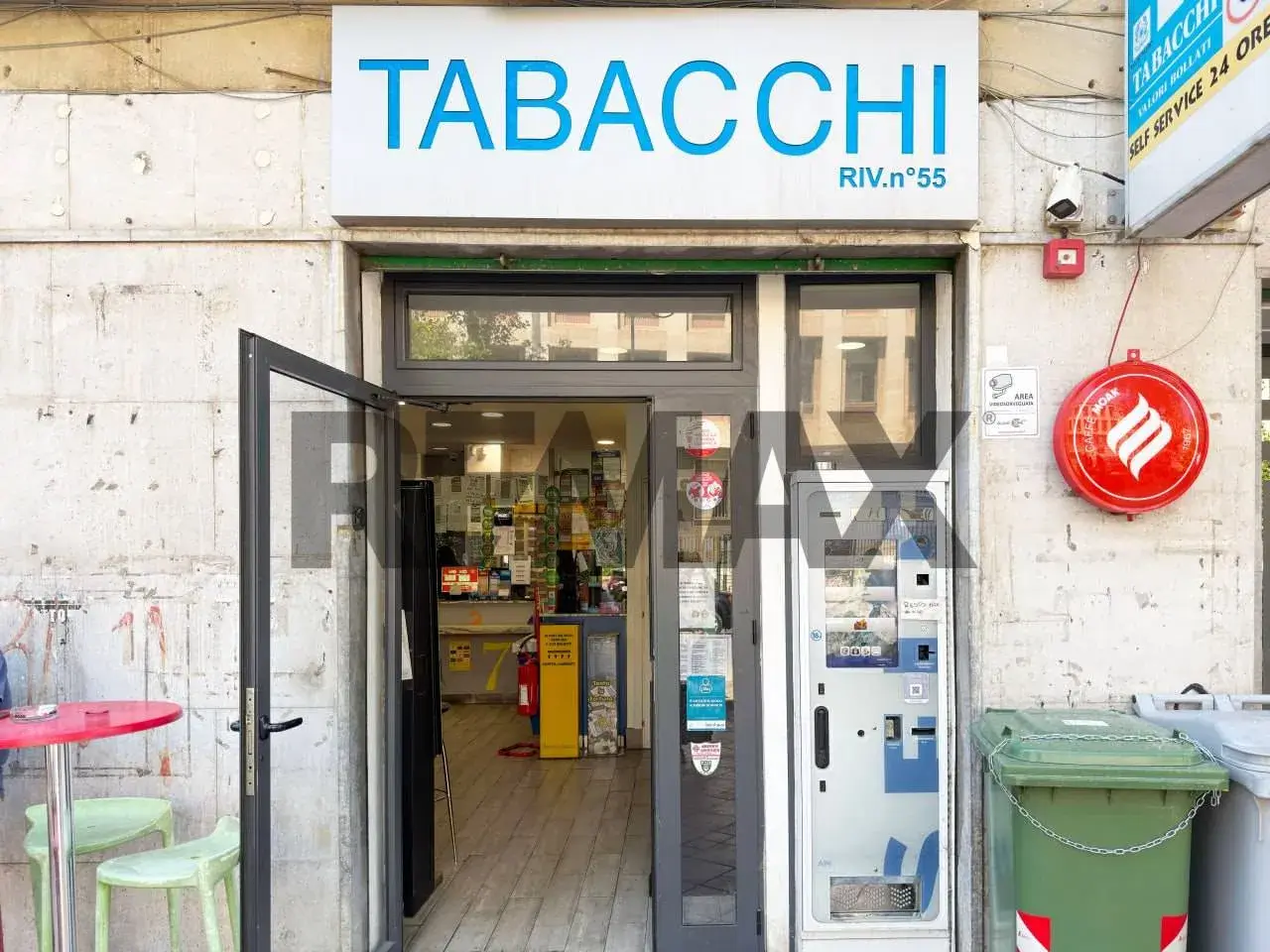 Esercizio commerciale in Via Duca della Verdura 45/47, Palermo, {3} - Foto 1