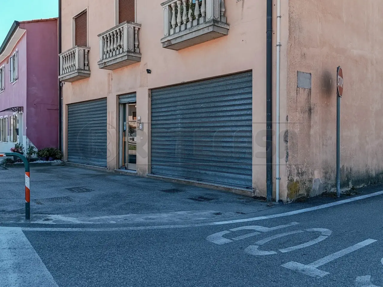 Palazzina commerciale in Via Strada Alta 28, Bressanvido, {3} - Foto 1