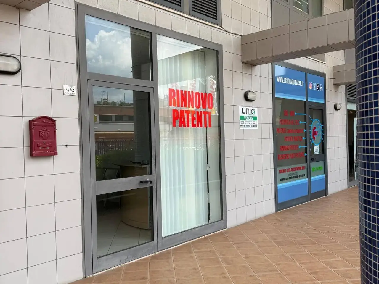 Negozio in Via Repubblica Snc, Porto San Giorgio, {3} - Foto 2