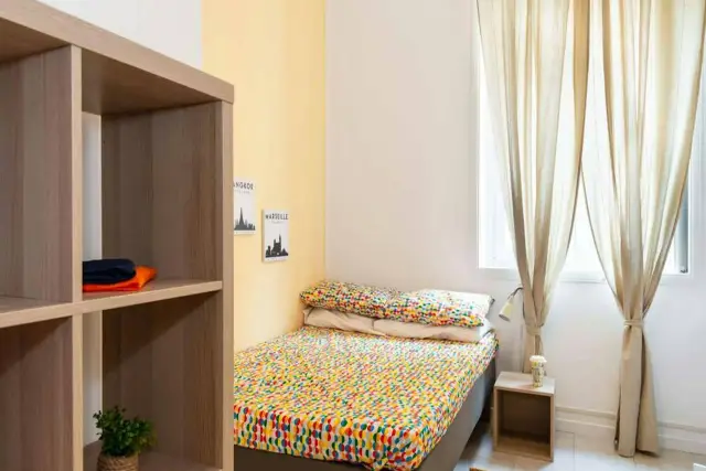 Room in {3}, Via Macedonio Melloni - Photo 1