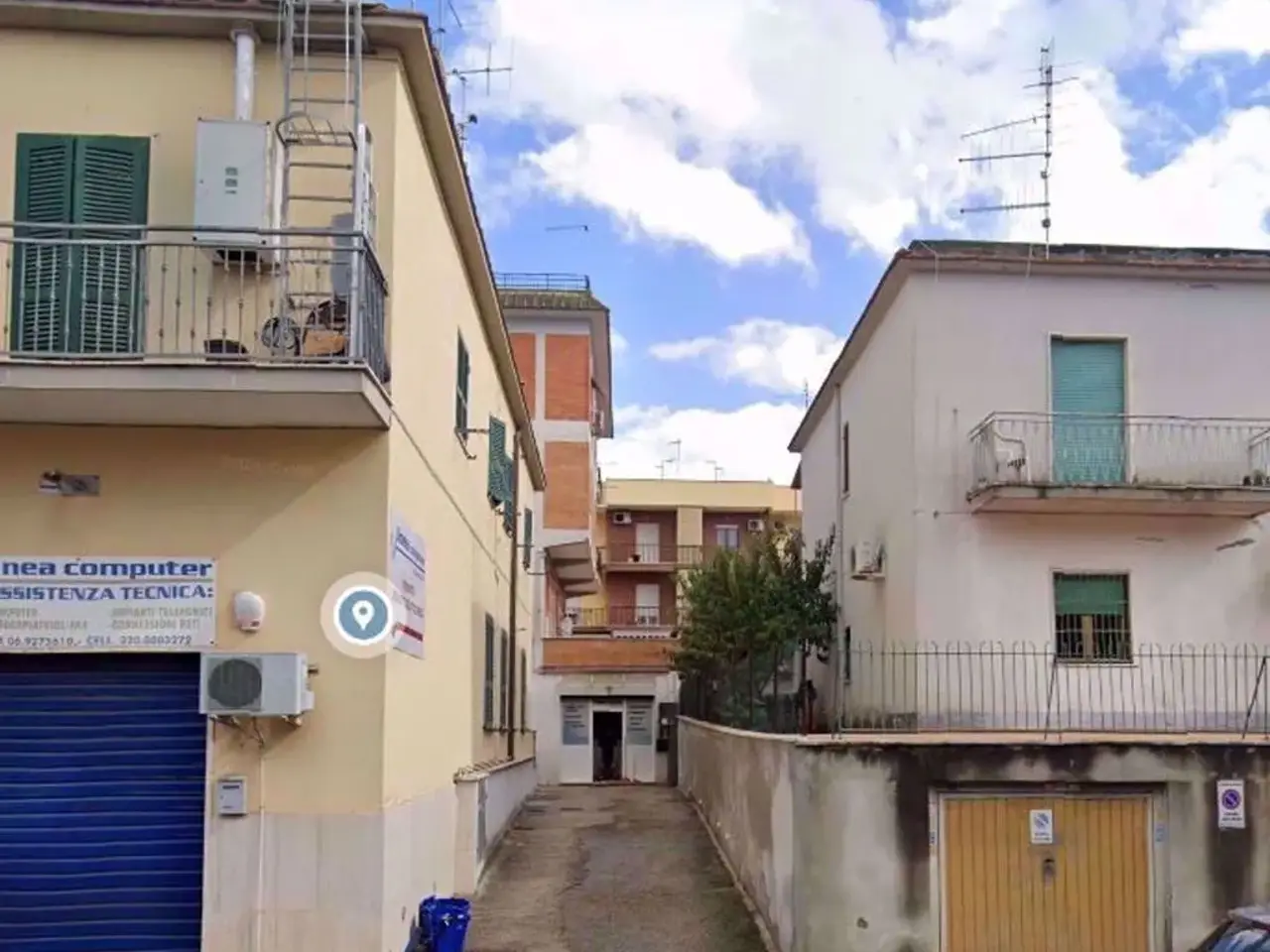 Magazzino in Via Ugo Foscolo 50, Aprilia, {3} - Foto 1