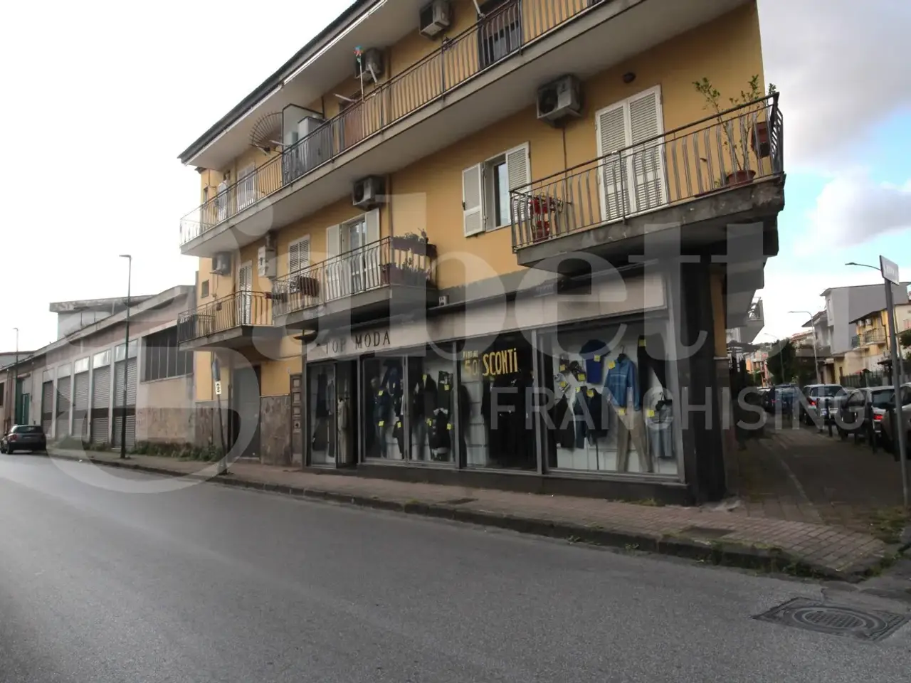 Negozio in Via Benedetto Croce 17/19, Arzano, {3} - Foto 2