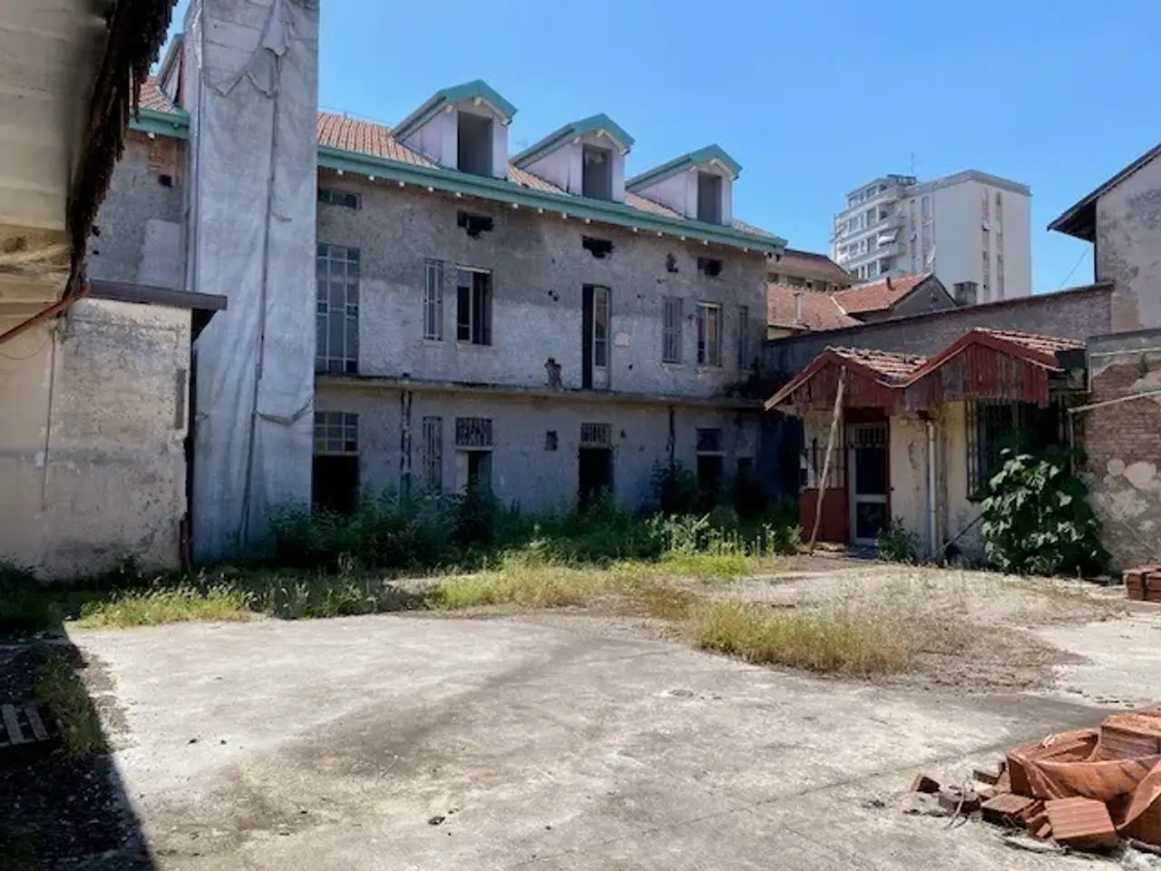 Palazzina commerciale in Viale Milano 19, Gallarate, {3} - Foto 1