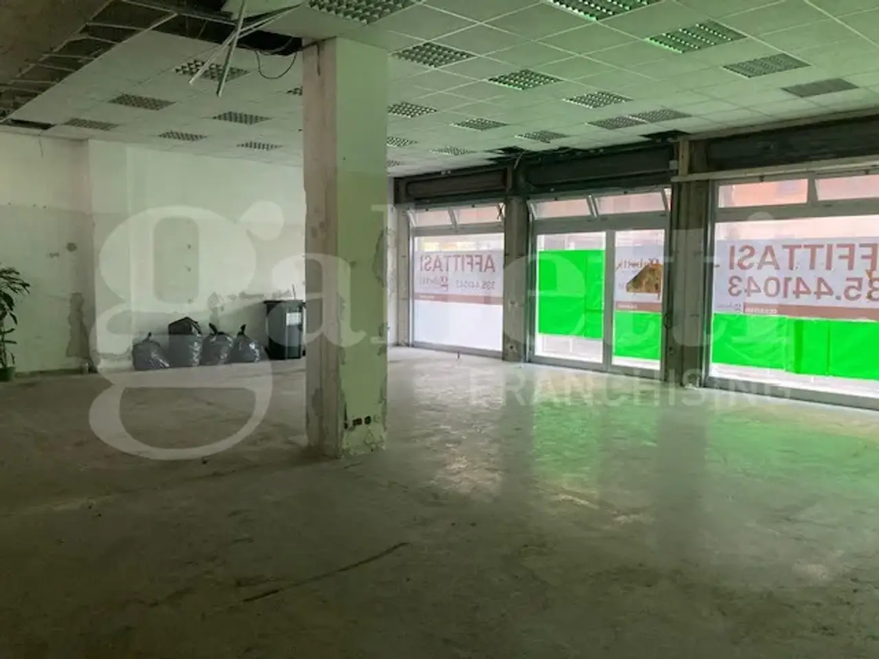 Negozio in Viale Aldo Moro 89, Brindisi, {3} - Foto 1