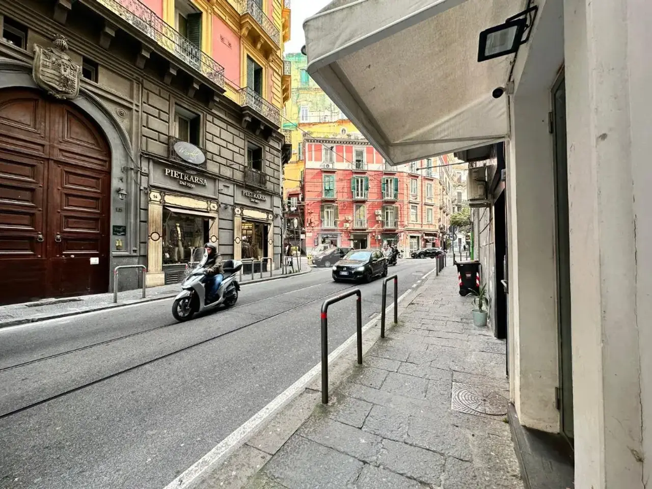 Negozio in Via Vannella Gaetani 10, Napoli, {3} - Foto 2