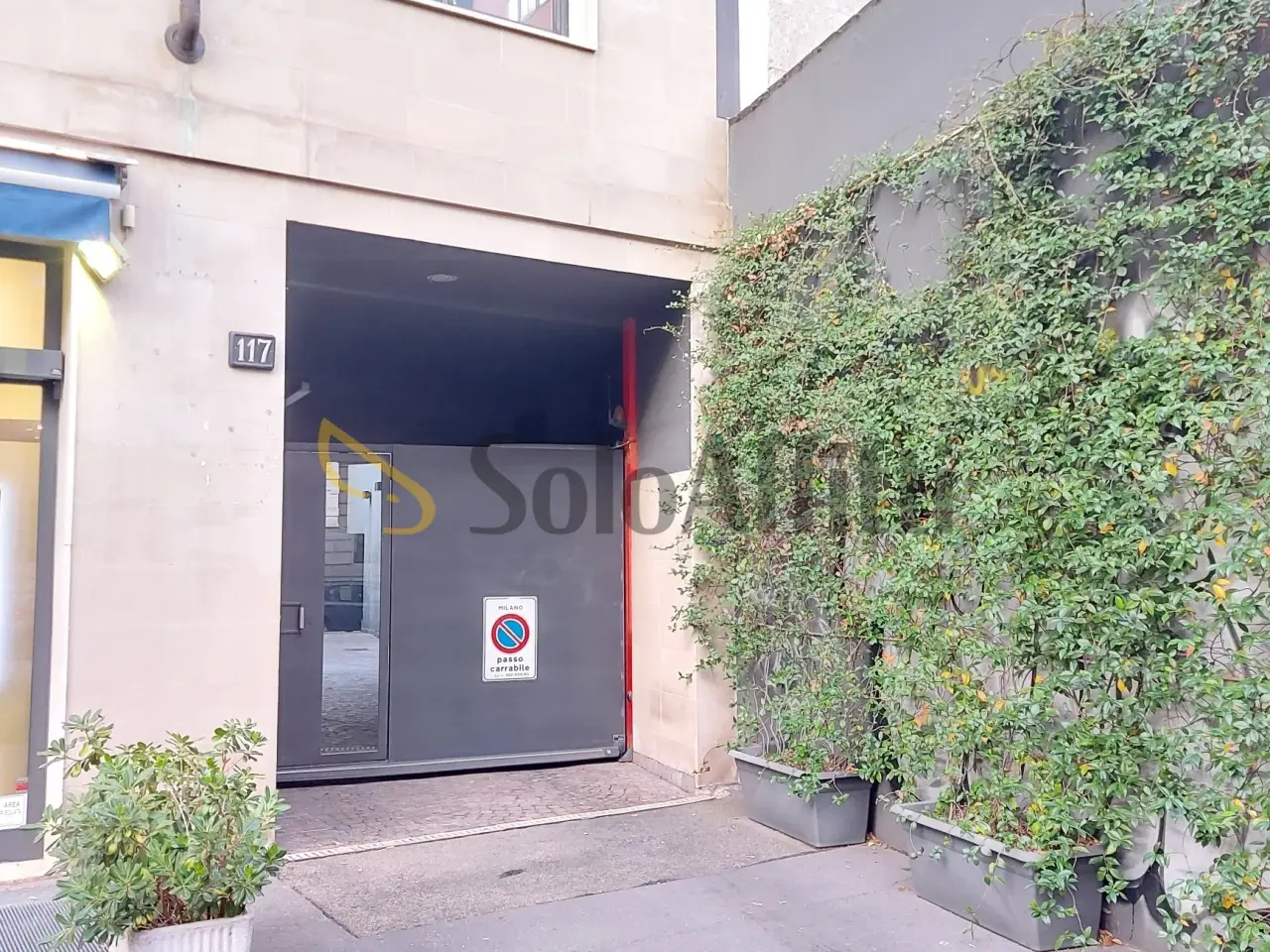Parcheggio chiuso in Corso di Porta Romana 117, Milano, {3} - Foto 2