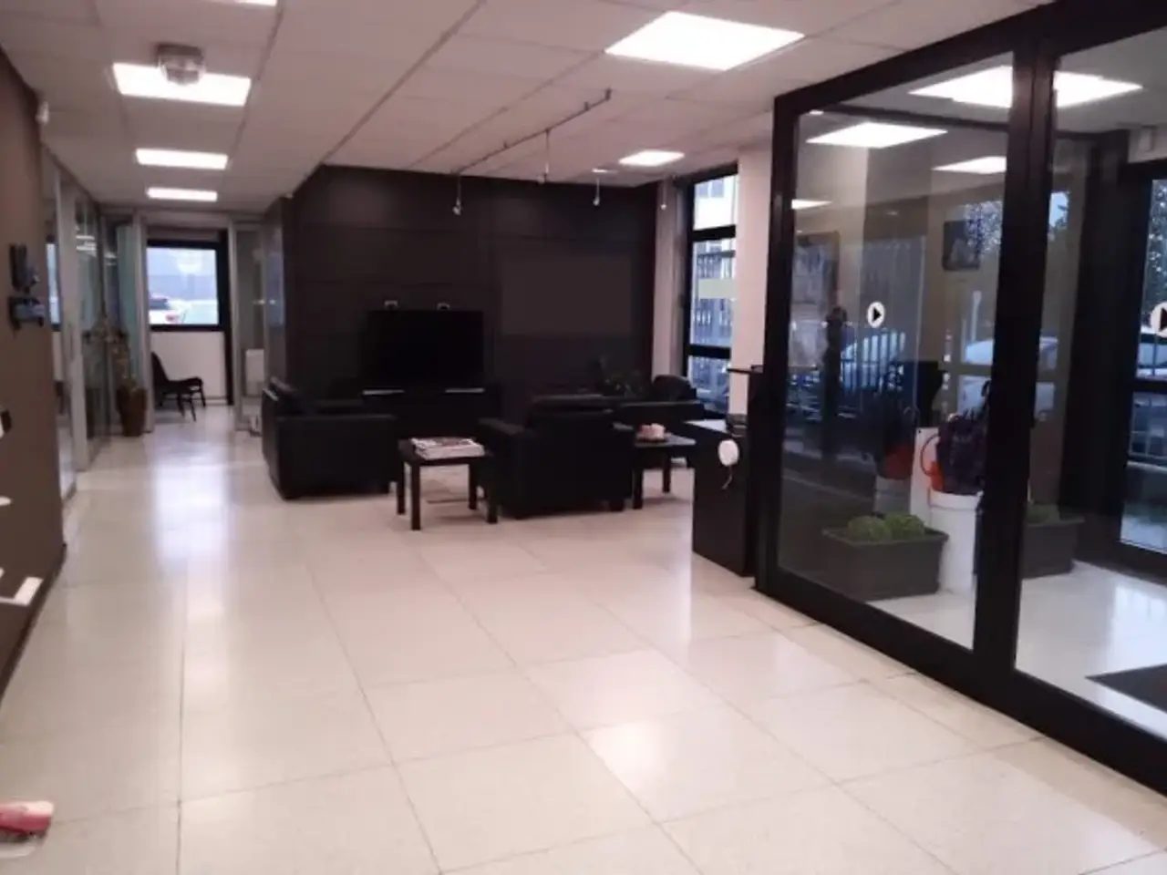 Ufficio in Viale Danimarca, Gallarate, {3} - Foto 1