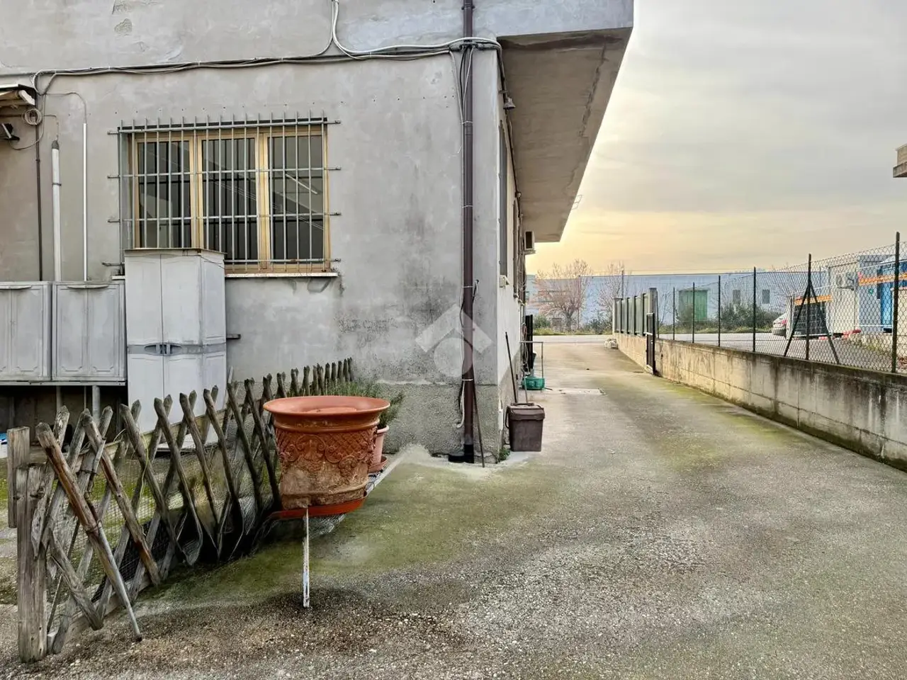 Palazzina commerciale in Via Ss80 24, Mosciano Sant'Angelo, {3} - Foto 2