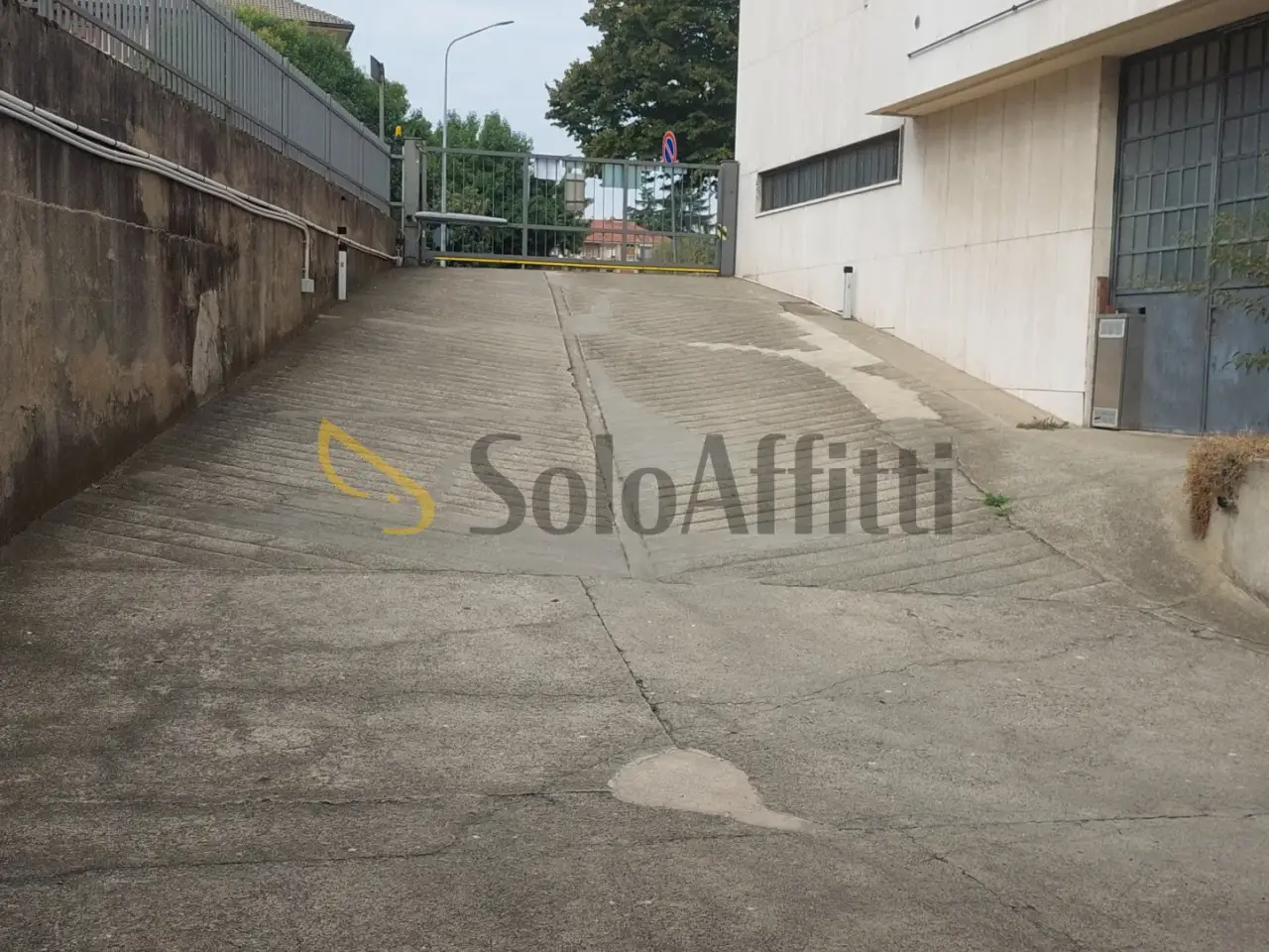 Parcheggio chiuso in Via Friuli 7, Biella, {3} - Foto 1