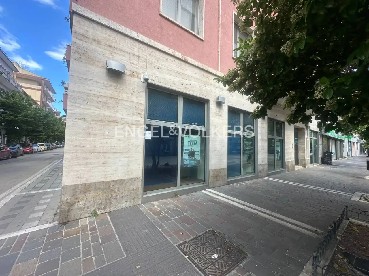 Negozio in Via Nicola Fabrizi 142 144, Pescara, {3} - Foto 1