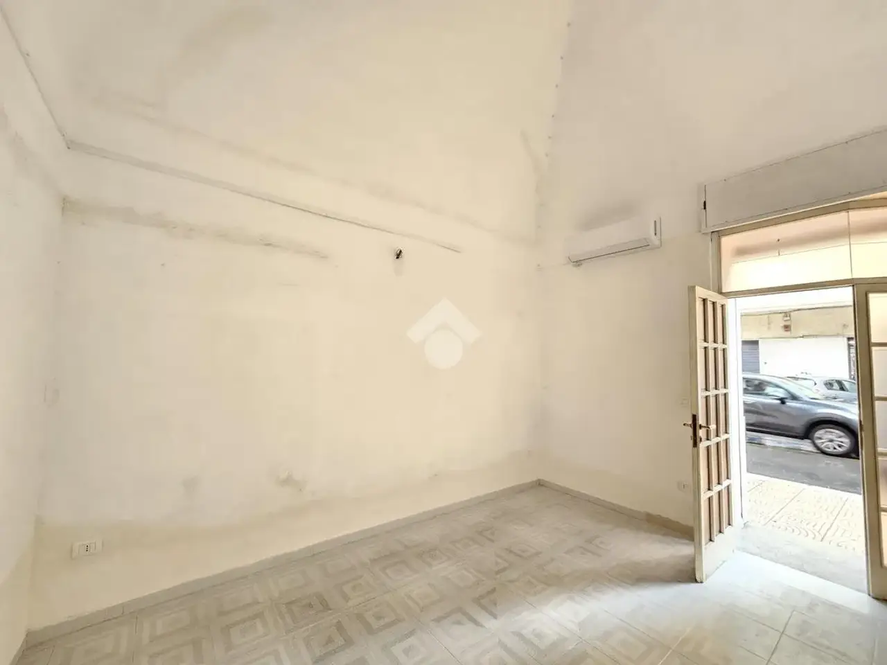 Negozio in Via Cesare Battisti 112, Taranto, {3} - Foto 2