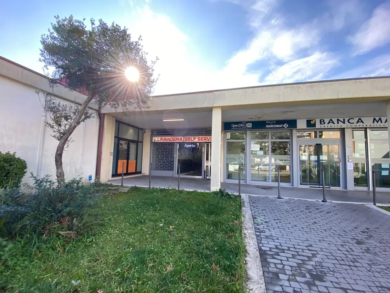 Locale commerciale in Viale Sicilia 45, Riccione, {3} - Foto 1