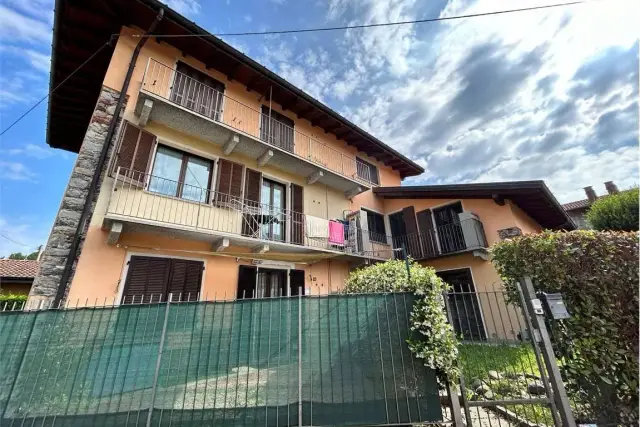 3-room flat in Via Bruschera, 59, Angera - Photo 1