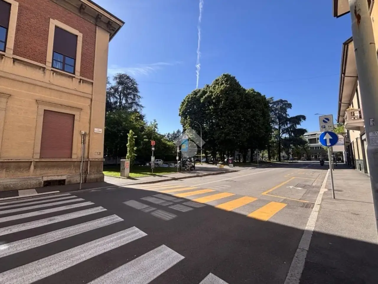 Negozio in Piazza Vittorio Veneto 7, Legnano, {3} - Foto 1