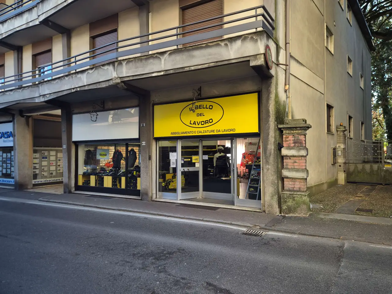 Abbigliamento in Via Vittorio Emanuele 63, Olgiate Comasco, {3} - Foto 1