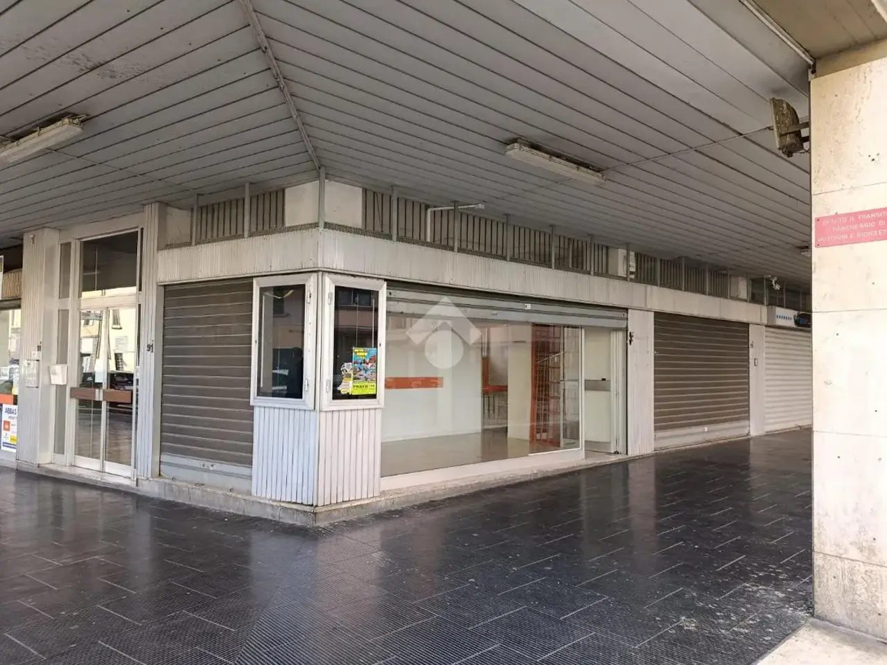 Negozio in Via Filippo Strozzi 91, Prato, {3} - Foto 1