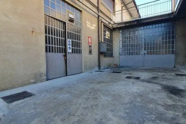 Industrial shed in Viale Legnano, Parabiago - Photo 1