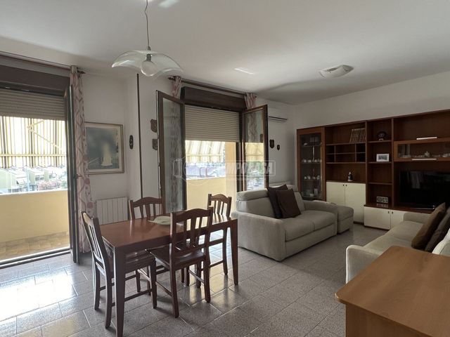 4-room flat in Via Saronnese, Legnano - Photo 1