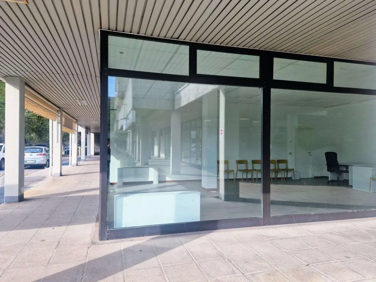 Negozio in Via Martiri di Cervarolo 19, Reggio Emilia, {3} - Foto 1