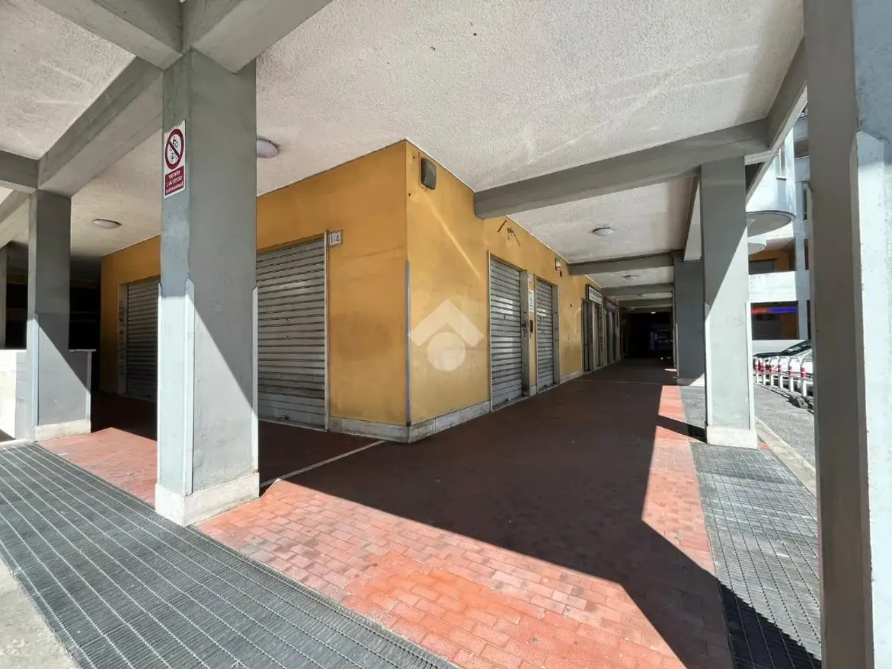 Negozio in Via Virgilio Melandri 110, Roma, {3} - Foto 1