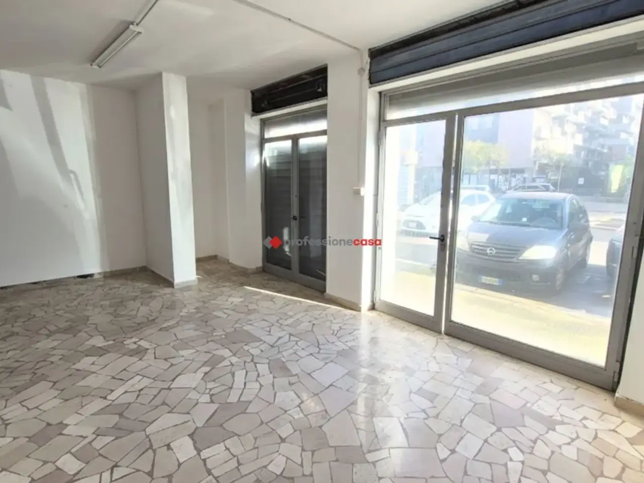 Negozio in Via Benedetto Croce 85, Foggia, {3} - Foto 2