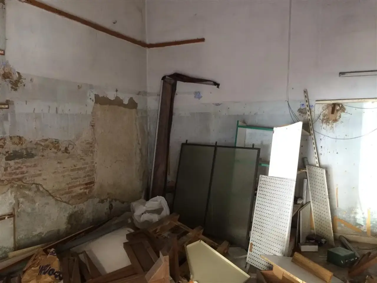 Esercizio commerciale in Via Borsi 30, Livorno, {3} - Foto 1