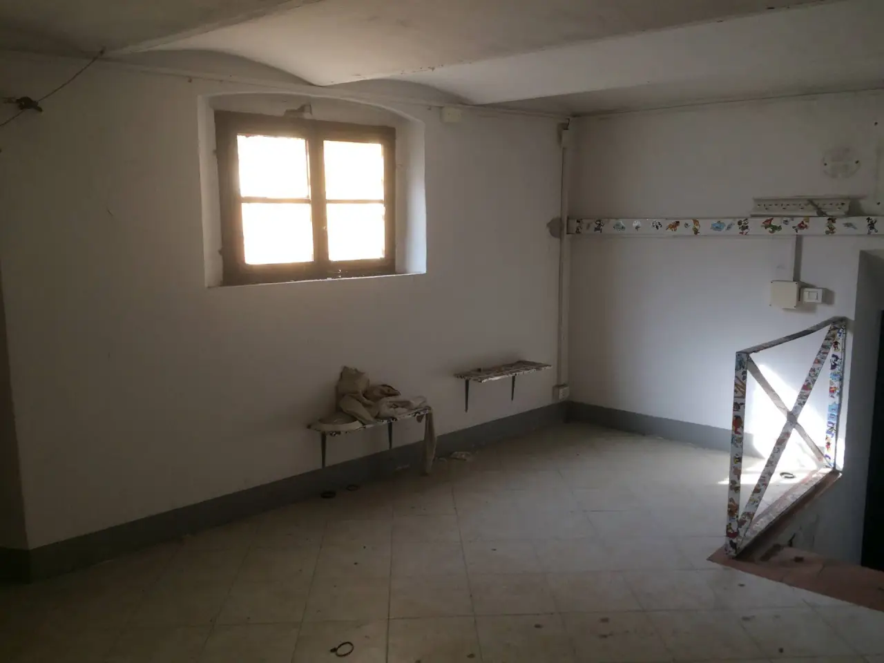 Esercizio commerciale in Via Carlo Cattaneo, Pisa, {3} - Foto 1