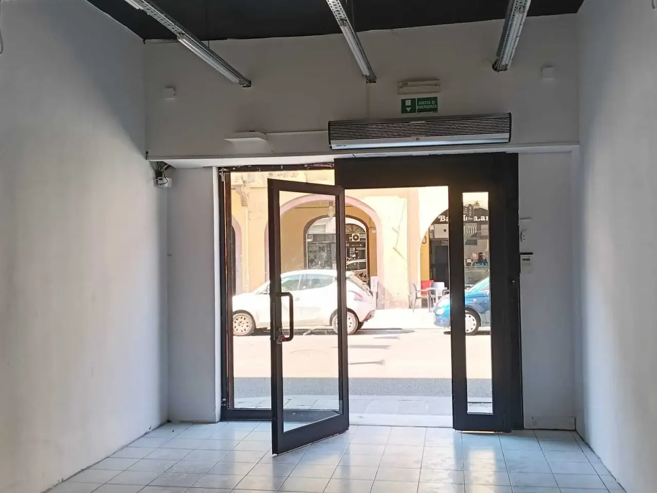 Palazzina commerciale in Via Emilia San Pietro, Reggio Emilia, {3} - Foto 1