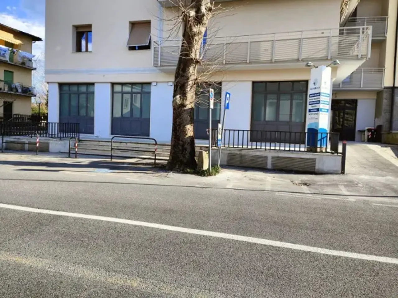 Ufficio in Viale Armando Diaz, Montevarchi, {3} - Foto 2
