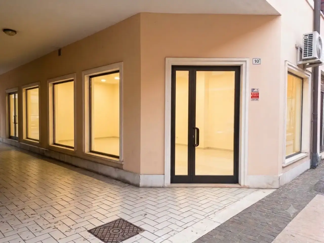 Negozio in Via Ospital Vecchio 10, Legnago, {3} - Foto 1