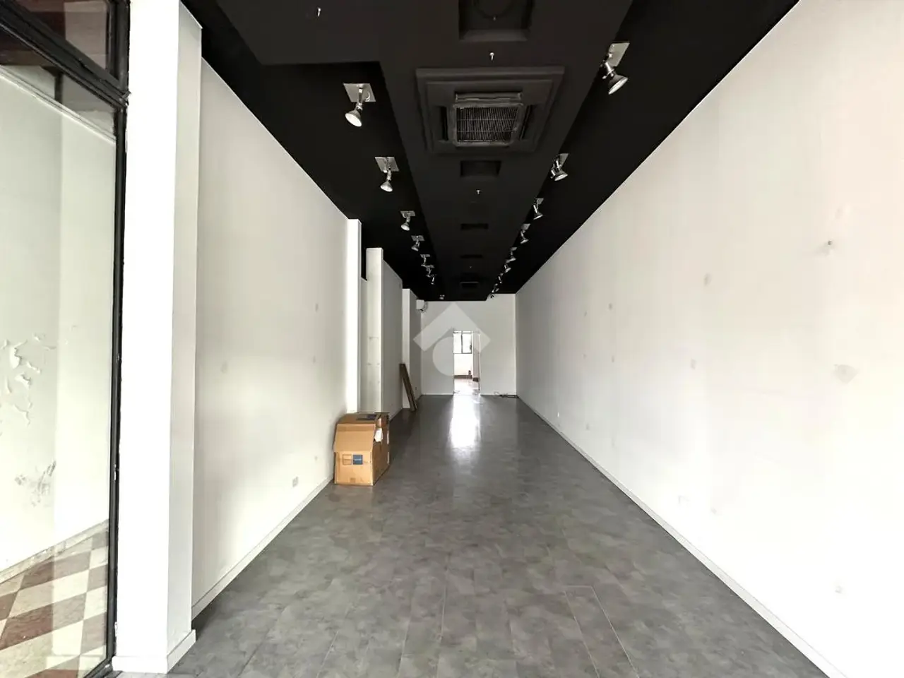 Negozio in Via Piazza Giorgione 53, Castelfranco Veneto, {3} - Foto 1