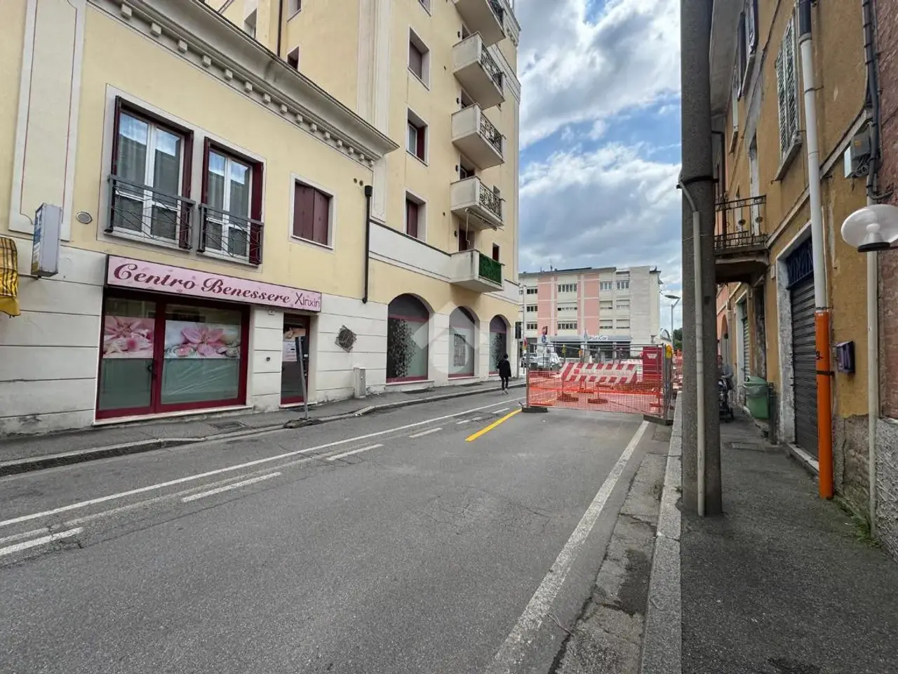 Negozio in Quartiere Primo Maggio 11, Brescia, {3} - Foto 1