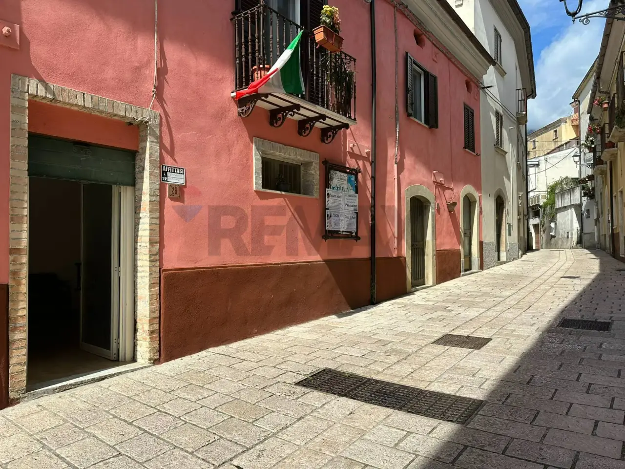 Negozio in Corso John Fitzgerald Kennedy 26, Scapoli, {3} - Foto 1