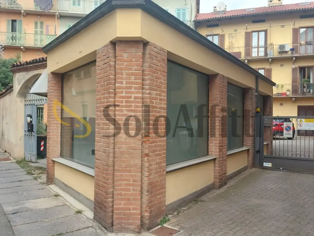 Negozio in Via S. Ferrero 4, Biella, {3} - Foto 2