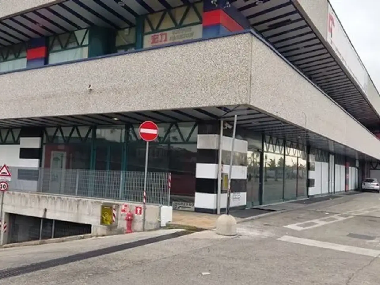 Palazzina commerciale in Via Einaudi, Civitanova Marche, {3} - Foto 1